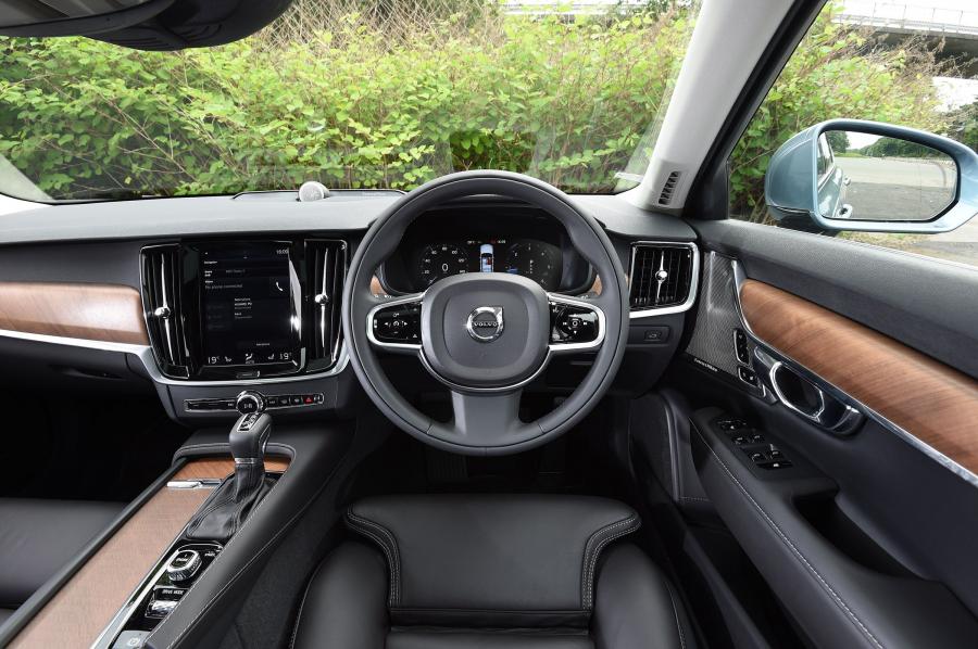 Торпедо Volvo S90 D4 Inscription 2016 года  (UK) (фото 4 из 30)